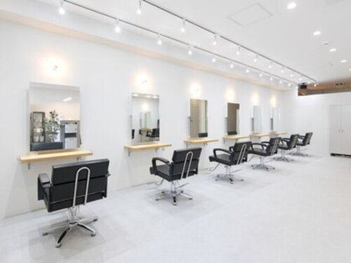 アグ ヘアー ノマン 野間店(Agu hair noman)(福岡県福岡市南区野間1-17-17 ソリーナマンション野間1F A号室)