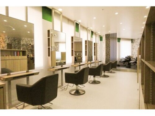 アグ ヘアー エマ 二日市店(Agu hair emma)(福岡県筑紫野市二日市北1-12-7 天神愛眼二日市店舗2F)