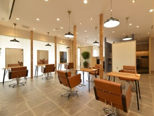 アグ ヘアー ピネ 唐津店(Agu hair pine)(佐賀県唐津市栄町2576-1 沖本ビルB棟2階)